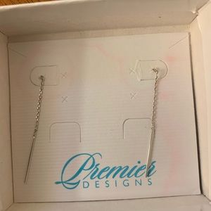 Silver Premier Designs dangling earrings